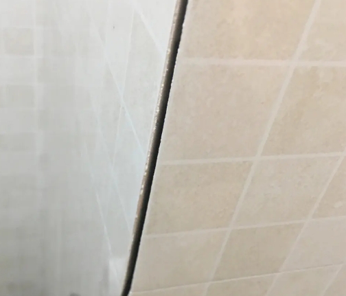 崇礼瓷砖空鼓维修公司分享阳台瓷砖脱落的修复过程可以分为以下几个步骤